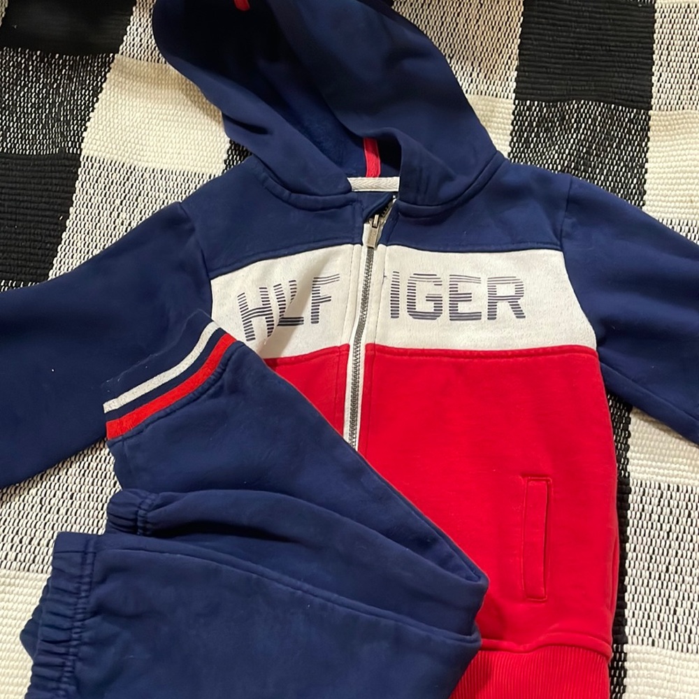 💕3 for $20💕 Tommy zip hoodie/sweatpants set